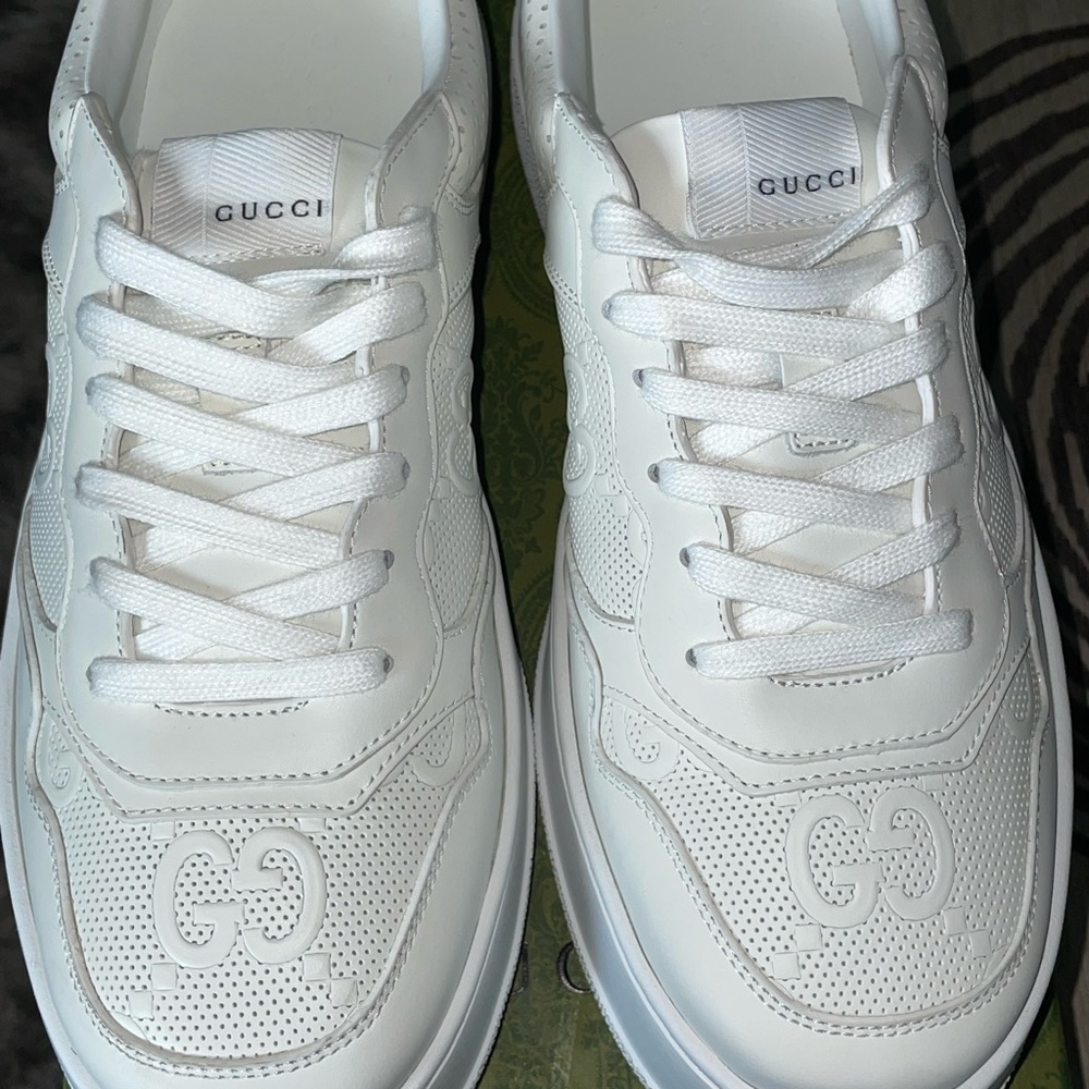 Gucci Men's GG embossed sneaker - Size 9